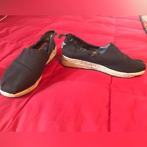 Bob’s NWOT black platform espadrilles size 9 memory foam insole